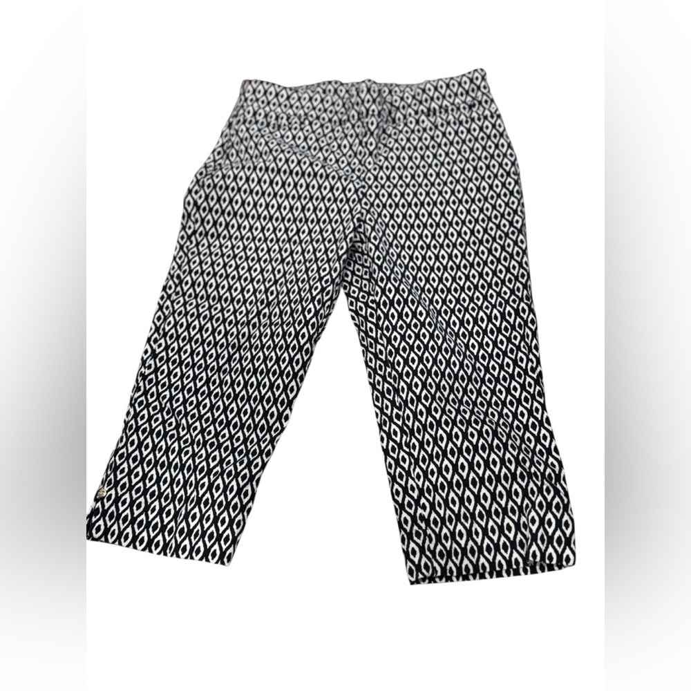 Chico's Black and White Patterned pedal pusher